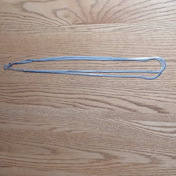 Silver Tone Necklace - Picture 4 of 5